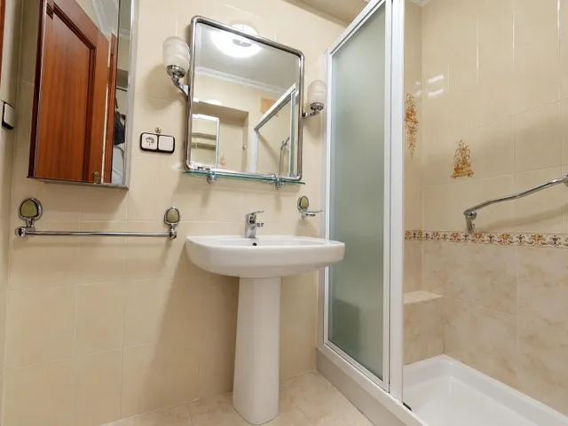 VIVIENDA CON ASCENSOR EN CAMPOAMOR — 7
