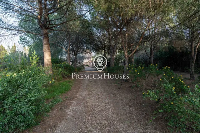 Masía de piedra con jardín en Valls — 31