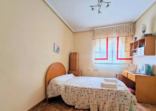 Se vende amplio piso de 4 dormitorios en Alameda de San Antó - foto 4