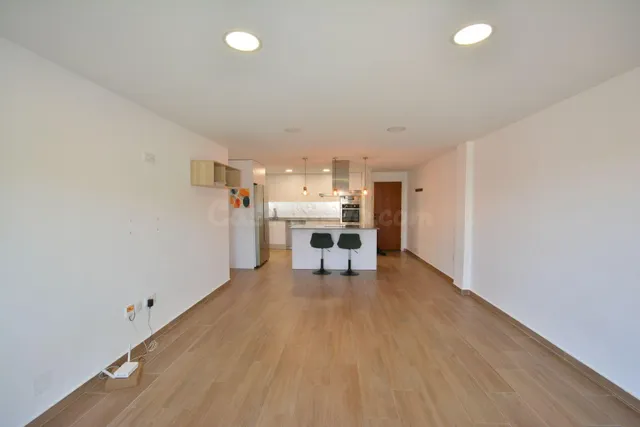 Gran apartamento reformado a 200 metros de la palya central 