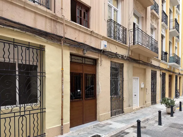 BAJO CON DISTRIBUCIÓN DE VIVIENDA Y PATIO EN GRAU DE VALENCIA — 39