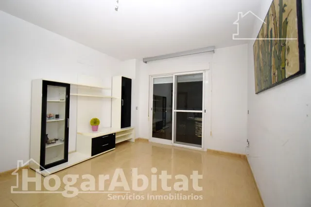 ¡UBICACIÓN IDEAL! AMPLIO, BONITO Y EXTERIOR CON GARAJE Y BALCÓN — 28