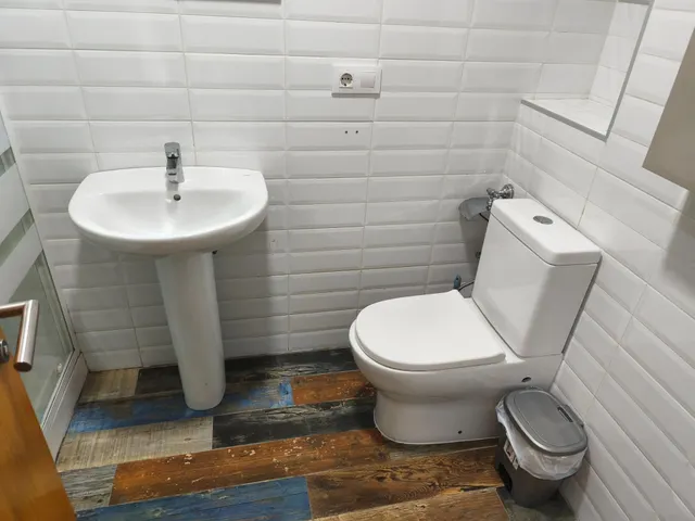 «dos viviendas en una, a 50 metros del mar, en plena calle mayor de Garrucha» — 14
