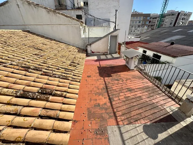 PISO PRIMERA PLANTA CÉNTRICO — 16