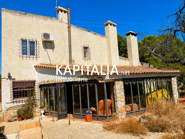 ESPECTACULAR CHALET EN SAN VICENT DEL RASPEIG EN PLENO ENTORNO NATURAL Y CON PISCINA PRIVADA. — 11