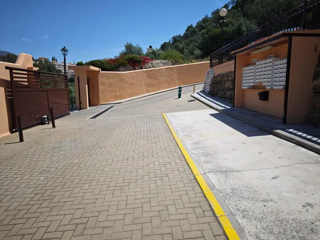 Piso situado en los Pacos con vistas al mar y a la montaña. — 50