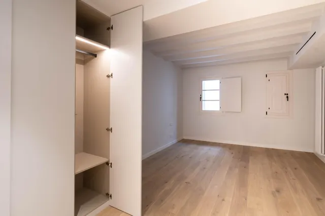 Piso en venta en carrer d'Avinyó — 16