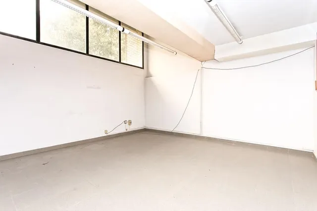 Local comercial 242m² en venta - Sagrada Familia — 8