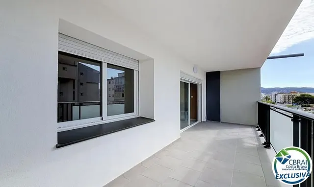 Apartamento 2 dormitorios renovado con terraza en Santa Margarida, Rosas — 7