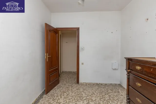 Piso en esquina con terraza y vistas a Plaza Mariana Pineda, Granada — 35
