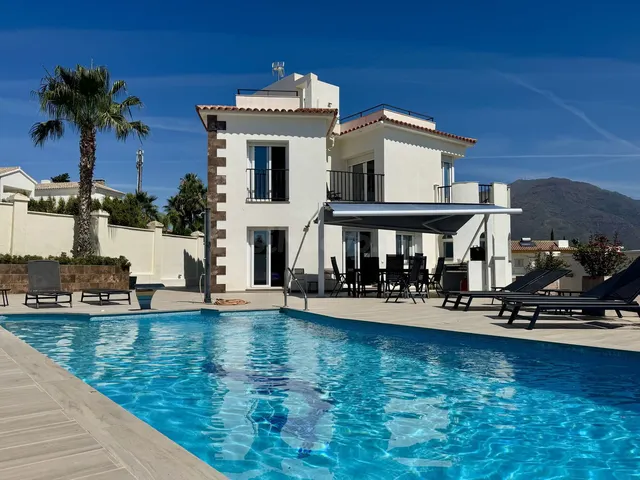 Chalet 4 habitaciones 258m² en venta - Costa Del Sol - foto 2