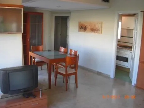 PISO ATICO  DE DOS GRANDES DORMITORIOS, 1 BAÑO, AMPLIO SALÓN, COCINA, TERRAZA DE 19M2, GARAJE Y TRAS — 7