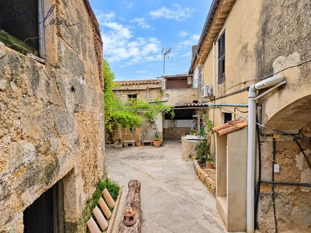 Casa señorial a reformar con bodegas, gran patio y garaje en Consell — 41