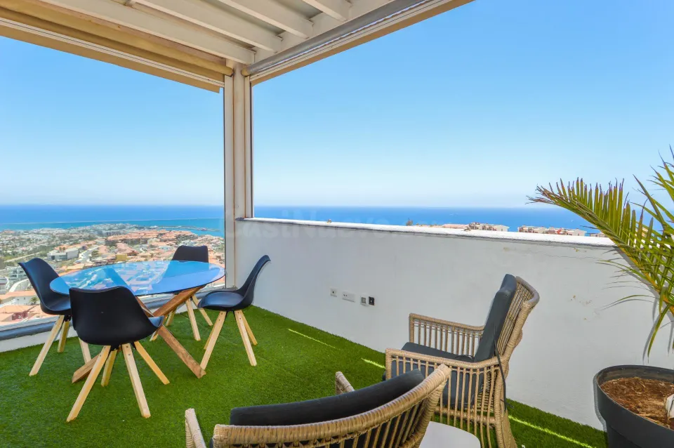 ¡Vistas que enamoran! Ático exclusivo en Loma Dos