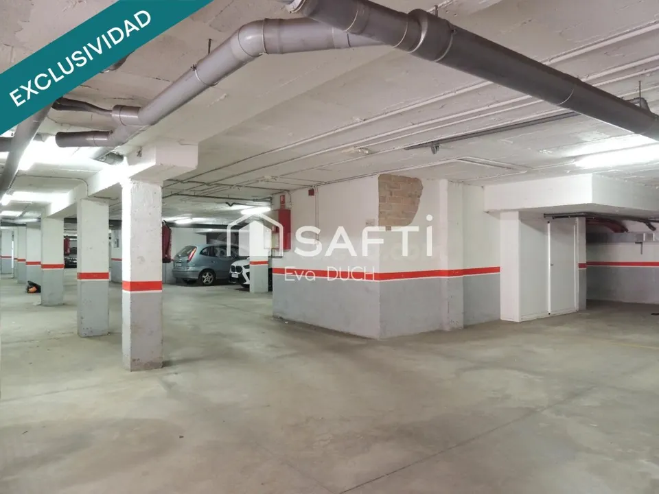 Venta de plaza amplia de parking en Avenida Costa Brava