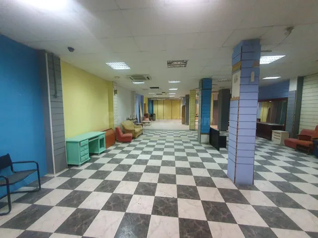 LOCAL COMERCIAL DISPONIBLE EN C/JOSE MARIA DE PEREDA - foto 3