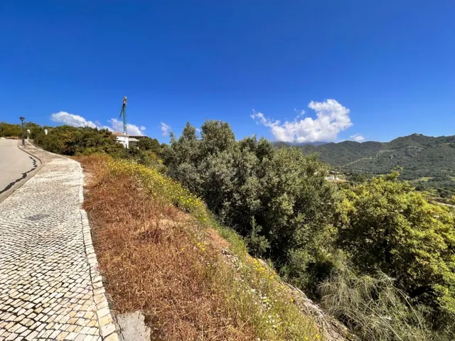 Parcela 4 habitaciones en venta - Costa del Sol — 4
