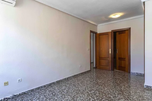 Amplia vivienda de 4 dormitorios con garaje, trastero y metro a pocos minutos — 39