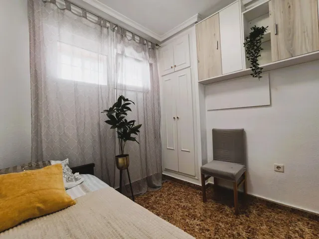 Apartamento reformado con piscina comunitaria, Alicante, Torrevieja. 3 habitaciones | 60 m2 | A 300 metros del mar — 24