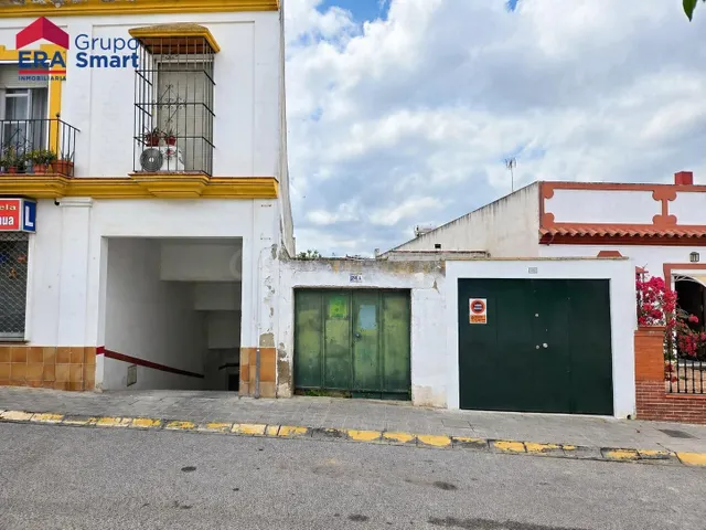 Parcela urbana en pleno centro de Mairena del Aljarafe: cons