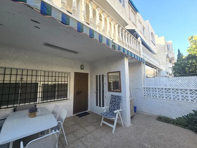 Dúplex adosado, 2 dormitorios, 1 baño, piscina comunitaria, cerca de la Avda. de las Habaneras, a unos 10/15 min. a pie de la playa del Cura — 32
