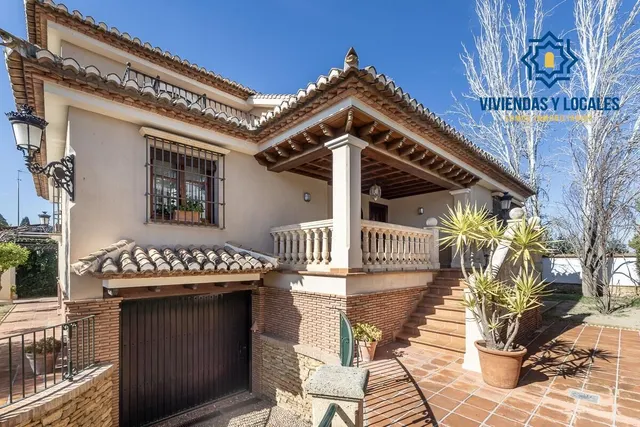 INCREÍBLE CHALET INDEPENDIENTE EN ZONA PRIVILEGIADA — 4