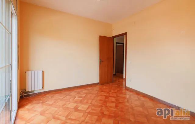 Gran piso en Breda: 4 dormitorios, muy luminoso y junto al centro — 33
