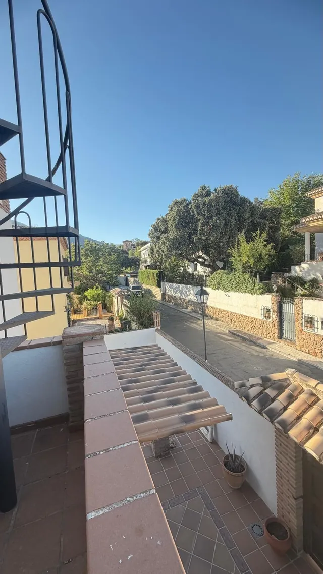 Preciosa Casa de tres plantas con tres apartamentos completos en venta en Monachil — 7