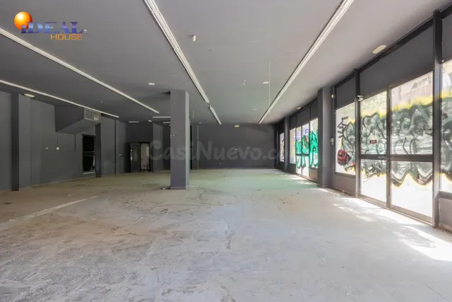 Amplio local comercial en Camino de Ronda — 2