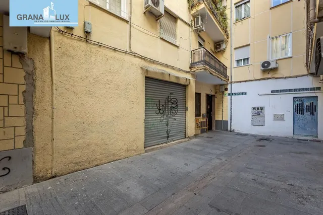 Estos dos grandes locales en pleno centro de Granada ofrecen una oportunidad única para tu negocio. — 17