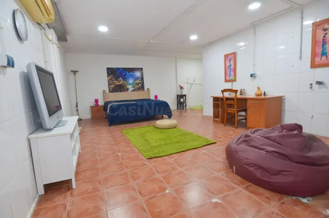 LOCAL COMERCIAL CON POSIBILIDAD DE CAMBIO DE USO A VIVIENDA - foto 2
