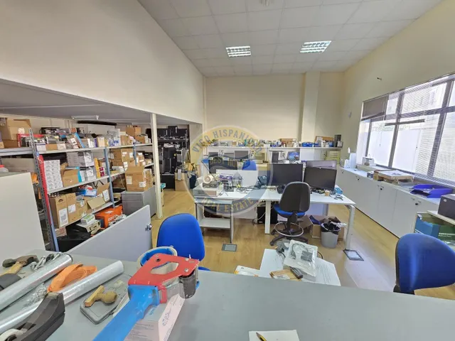 ESTUPENDO LOCAL - ALMACÉN CON ENTRADA PARA VEHÍCULOS