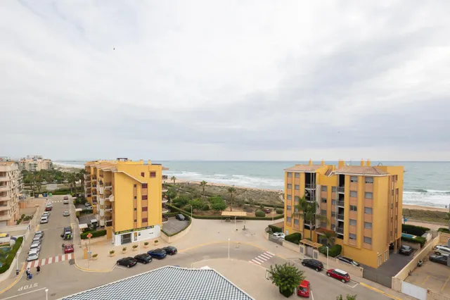 MAGNÍFICO ÁTICO CON VISTAS AL MAR — 50