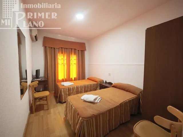 COMPLEJO HOSTELERO EN VENTA, EN LA SOLANA — 35