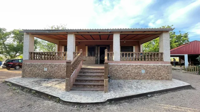 CASA CON TERRENO EN EL ESCOBAR