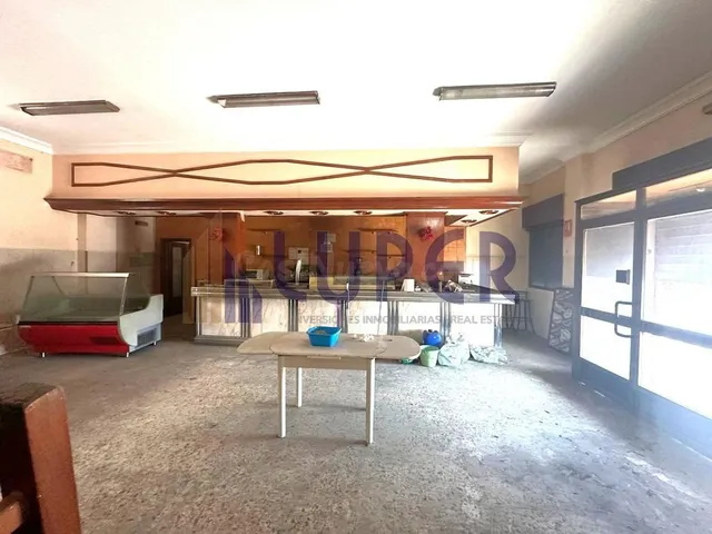 SE VENDE LOCAL COMERCIAL PARA CAMBIO DE USO A VIVIENDA EN SA - foto 4