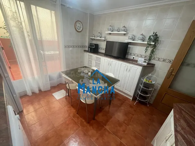 *235.000€* INMOBILIARIA LA MANCHA VENDE ADOSADO EN HELLIN-AL - foto 4