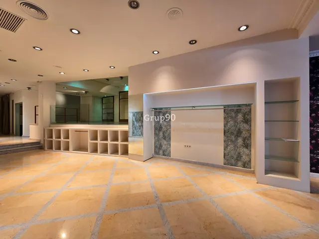 LOCAL COMERCIAL EN ZONA RICARDO VINYES — 8