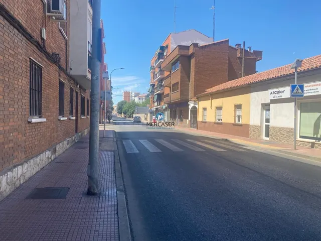 Local comercial en alquiler, situado en calle Ferraz. Alcala - foto 4
