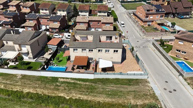 ✨ Impresionante casa pareada con licencia de cafetería en ac