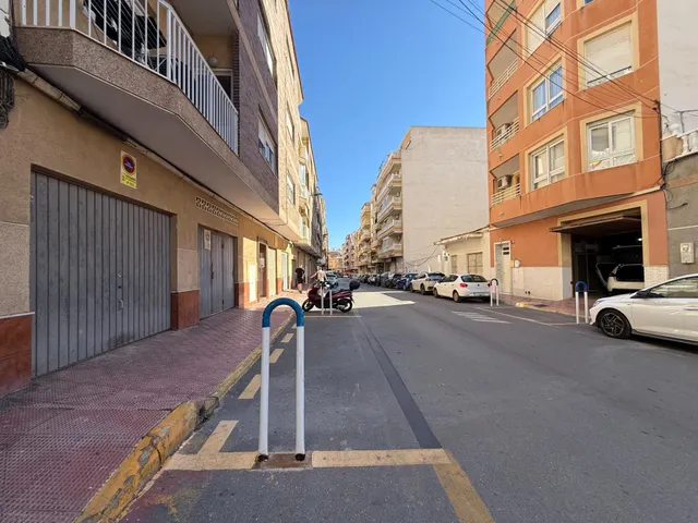 Apartamento en esquina de 2 dormitorios a 500 m de las piscinas naturales en Torrevieja!!! — 40
