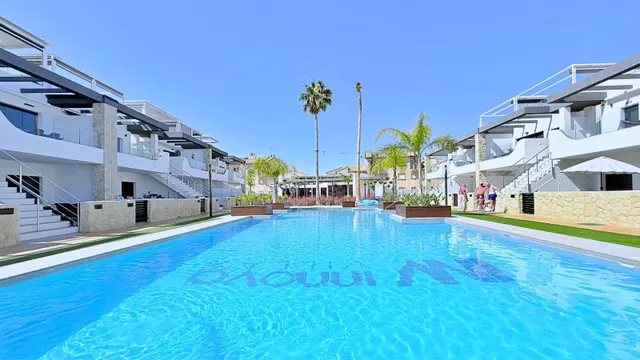 Ático moderno con solárium privado en la azotea en Punta Pri - foto 3