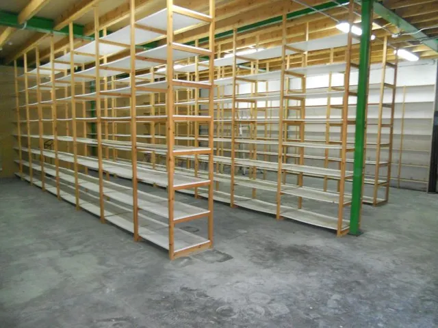 Nave industrial en Candina - Se vende con inquilino