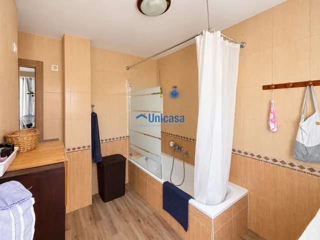 Casa con 3 dormitorios, espacio trasero y muchas posibilidades — 12