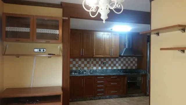 Vivienda de 120 metros más bar de 80 metros.
San Pedro. — 6