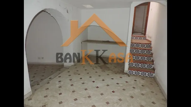 SE VENDE CASA ANTIGUA EN BERJA ZONA MERCADO DE ABASTOS — 48