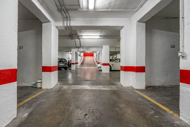 Alquiler plaza de aparcamiento para moto en Arabial — 41