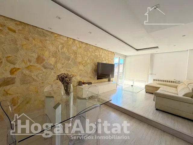 Excelente ubicación y reforma integral en este luminoso piso exterior con terraza, garaje y piscina comunitaria — 20