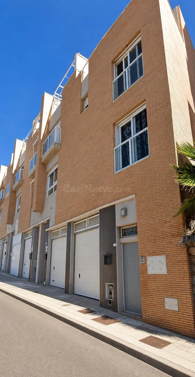 DÚPLEX OCUPADO POR PERSONA SIN JUSTO TÍTULO ESTE INMUEBLE DE - foto 5