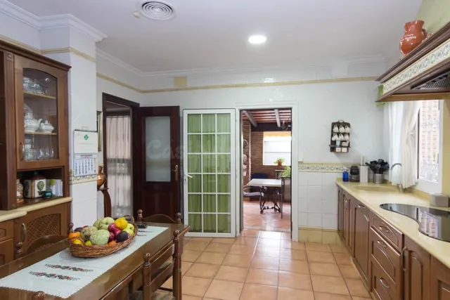 Chalet junto a la Avenida de la Libertad - foto 4